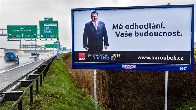 Bval premir Ji Paroubek u zase k volim promlouv z billboard. Vede svou stranu LEV 21 ve volbch do Evropskho parlamentu.
