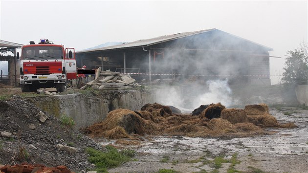 Por kravna na Vsetnsku, z nho hasii zachrnili vech 170 krav.