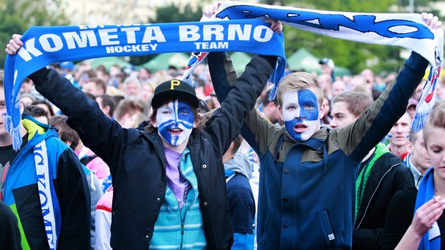 Druh finlov utkn hokejov extraligy mezi Kometou a Zlnem (18. dubna) sledovaly na Moravskm nmst stovky fanouk brnnskho klubu.