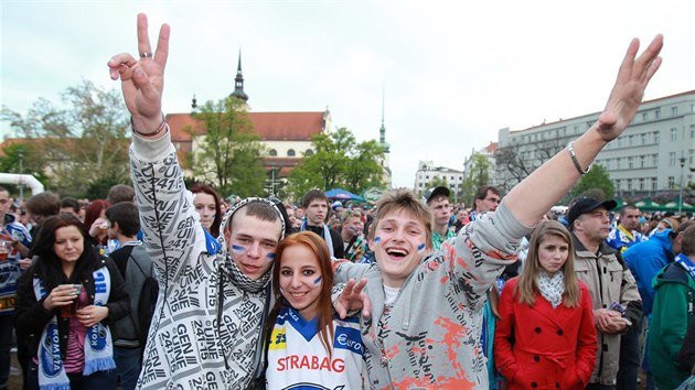 Druh finlov utkn hokejov extraligy mezi Kometou a Zlnem (18. dubna) sledovaly na Moravskm nmst stovky fanouk brnnskho klubu.