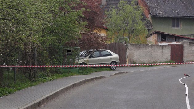 Auto ujelo z kopce asi tyicet metr.