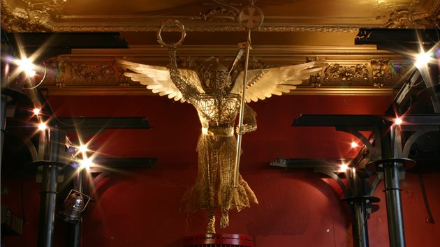 Dva metry vysoká bohyně vítězství Elsa byla součástí výzdoby interiéru vyhlášeného karlovarského klubu Rotes Berlin.