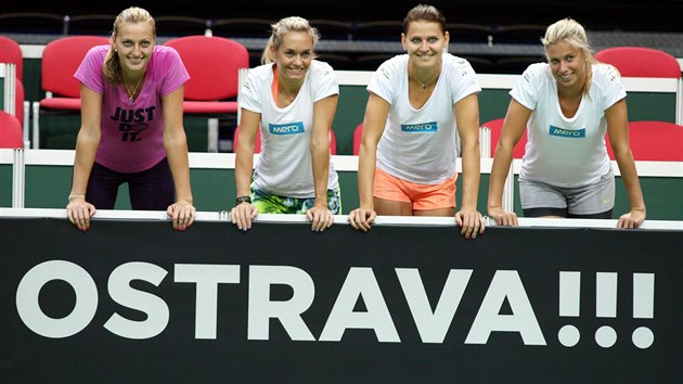 esk fedcupov tm Petra Kvitov, Klra Koukalov, Lucie afov a Andrea Hlavkov (zleva).