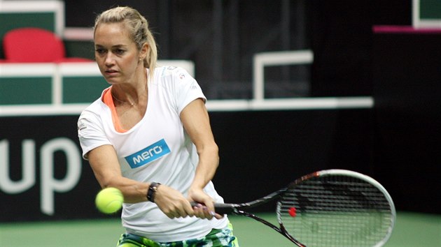 Klára Koukalová se v Ostrav� p�ipravuje na semifinále Fed Cupu.