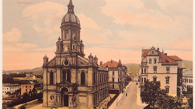 Libereck synagoga byla vdnm nmtem pro mnoho pohlednic. Na jejm mst dnes stoj libereck knihovna a takzvan Nov synagoga.