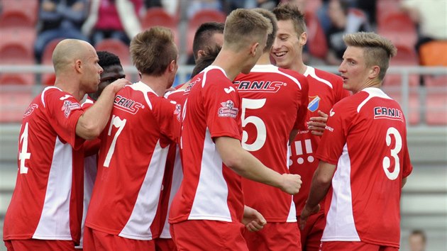 DEMOLICE ZNOJMA. Fotbalist Banku Ostrava deklasovali Znojmo, takhle se radovali z prvnho glu.