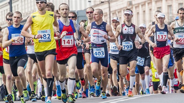 Momentka z vinaskho plmaratonu v Pardubicch