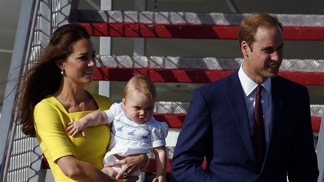 Princ William, jeho manelka Kate a syn George piletli do Sydney (16. dubna 2014).