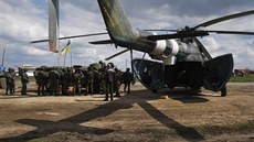 Ukrajin hrozí obanská válka, tvrdí Rusko. Nasazení armády slaví úspch
