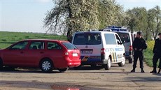 V ulici K Netlukám v pra�ské Uh�ín�vsi byla nalezena t�la dvou mrtvých mu��...