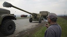 Konvoj ukrajinské vojenské techniky nedaleko Doncku (11. dubna)