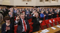 Krymský parlament pijal novou ústavu, je oficiáln souástí Ruské federace...