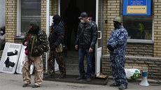 Nkolik maskovaných ozbrojených mu podle ukrajinského ministra vnitra Arsena