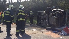 P�i nehod� dvou aut na dálnici D1 se zranilo p�t lidí, z toho dva t�ce.