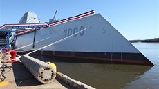 Křest nového amerického torpédoborce třídy Zumwalt