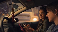 Esemeskování za volantem zabíjí, varuje americký spot