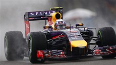 Australský pilot Daniel Ricciardo z Red Bullu v kvalifikaci na Velkou cenu íny...