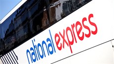 National Express zaínal s autobusovou dopravou ve Velké Británii, postupn...