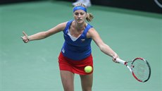 Petra Kvitová bojuje o druhý bod v semifinále Fed Cupu proti Italce Camile...