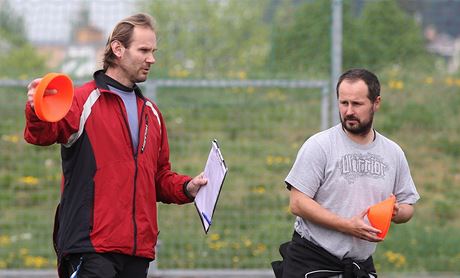 Radek Novák (vlevo) na tréninku hokejist Tebíe. 