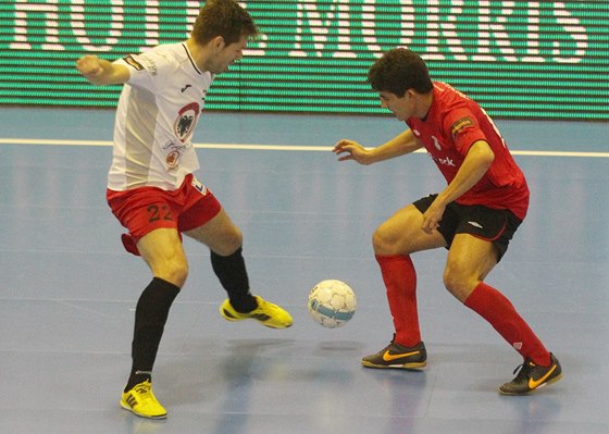 Semifinále futsalové ligy EraPack Chrudim (ervená) - Benago Praha.