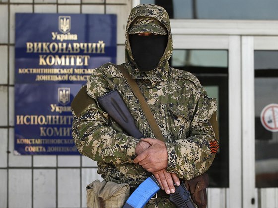 Ruští ozbrojenci podle plukovnice SBU ovládají východ Ukrajiny (28. dubna)