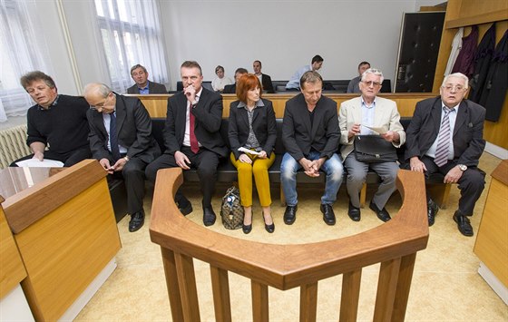 Obžalovaní zastupitelé Jaroměře u Okresního soudu v Náchodě (28. 4. 2014)
