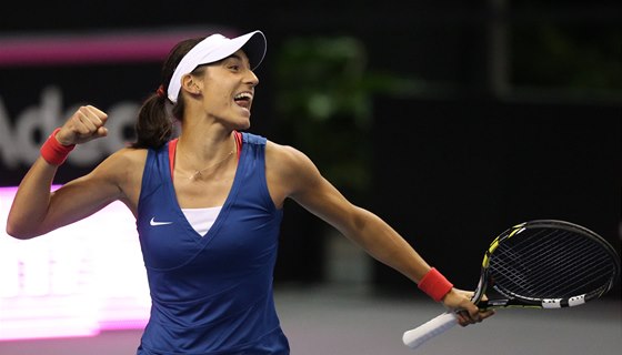 Francouzská tenistka Caroline Garciaová v barái Fed Cupu proti USA. 