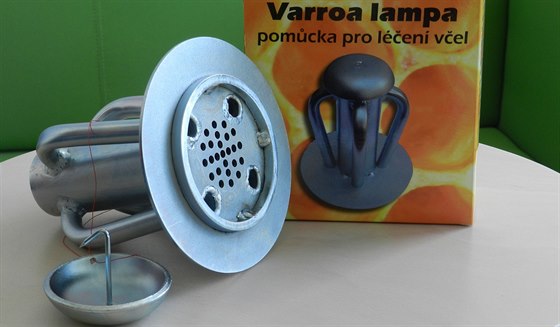 Olomoučtí vědci vynalezli takzvanou Varroa lampu, která včelařům usnadní boj s...