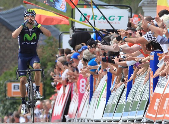 Alejandro Valverde slaví vítzství na belgické klasice Valonský íp. 