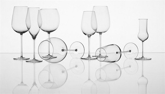 Série osmi sklenic urených pro konkrétní druhy italských vín od Ronyho Plesla