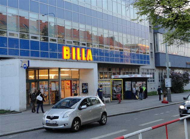 Billa se do Dejvic nevrátí. Vystřídá ji menší obchod dál od metra - Metro.cz