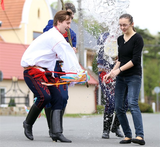 Zapomeňte na nudné Hody, hody. Velikonoční koledy, které letos musíte znát