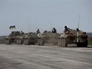 Písluníci ukrajinských bezpenostních sil hlídkují u Slavjansku (25. dubna...