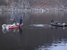 Policejn� pot�p��i vyt�hli t�lo ze dna Orlick� p�ehrady.