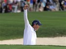 Matt Kuchar jásá po skvlé rán z písku v závru turnaje v Hilton Head. 