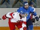 Michael paek v dresu eské hokejové osmnáctky v utkání proti Finsku. 