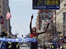 Keanka Rita Jeptoová vítzí v Bostonském maratonu. 