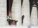 Pape Frantiek z balkónu svatopetrské baziliky pronáí tradiní poehnání
