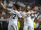 PRVNÍ TREFA. Fotbalisté Realu Madrid slaví gól Karima Benzemy v prvním