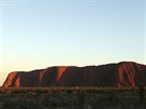 Ayers Rock (Uluru) je nejobjemnjí monolit na svt. Leí ve stedu...