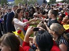 Prince Williama a Kate v Austrálii vítají davy fanouk, jako rockové hvzdy...