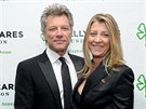 Jon Bon Jovi a jeho manelka Dorothea (New York, 23. dubna 2014)