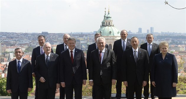 Účastníci summitu Východního partnerství v Praze (24. dubna 2014)
