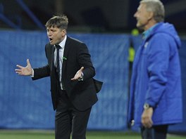 Plzeňský trenér Dušan Uhrin prožívá zápas s Teplicemi.