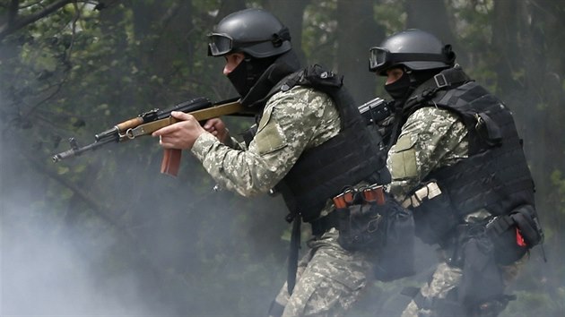 Ukrajinsk bezpenostn sloky na pedmst Slavjansku (24. dubna 2014)