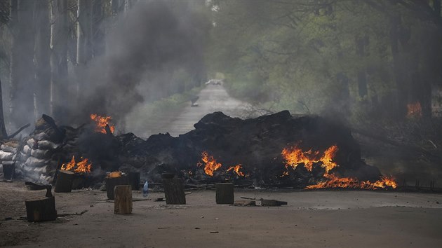 Hoc barikda nedaleko Slavjansku (24. kvtna 2014)