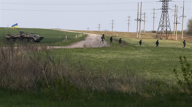 Ukrajinsk bezpenostn sloky nedaleko  Slavjansku (24. kvtna 2014)