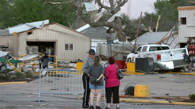 Nsledky tornda v kansaskm Baxter Springs (27. dubna 2014 )