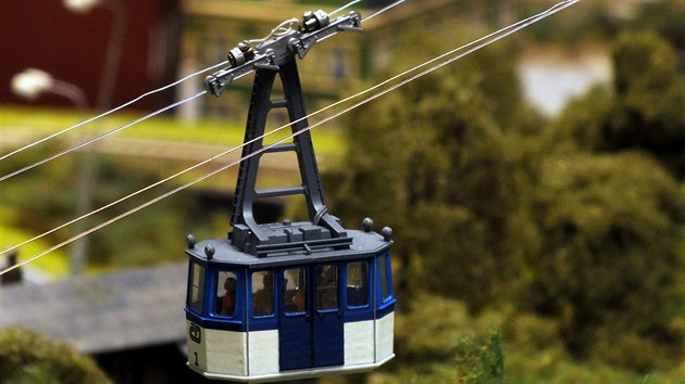 Zmenšený model lanovky na Ještěd v pražském Království železnic na Smíchově
